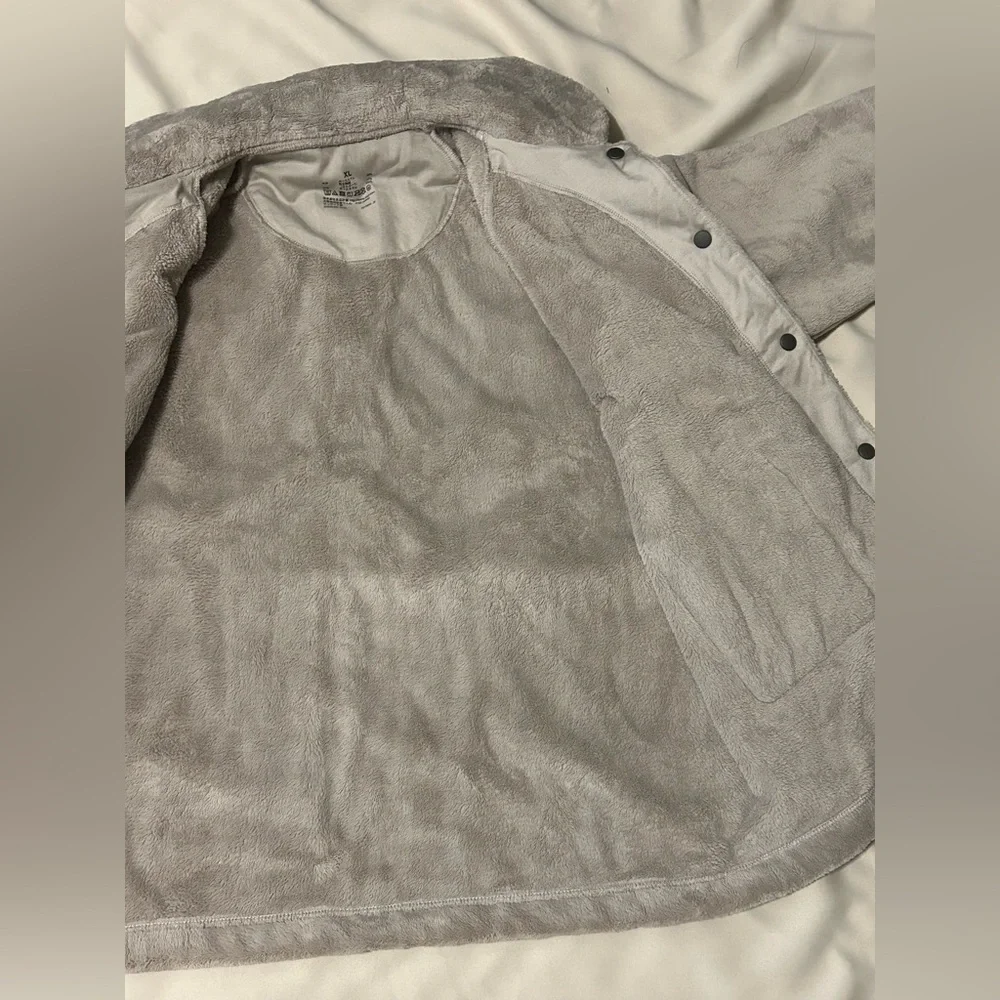Muji Plush T Shirt Jacket with Snap Buttons - XL - Picture 7 of 8